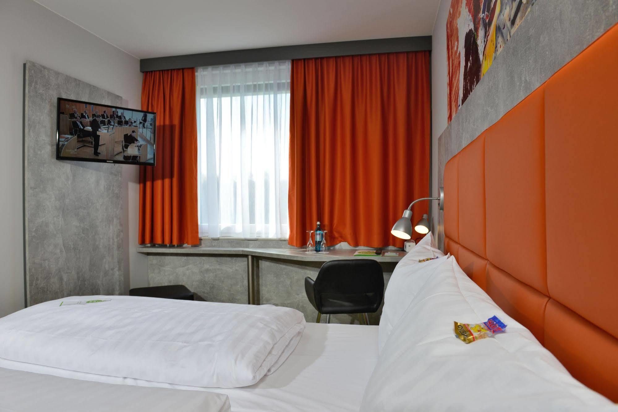 Sleepysleepy Hotel Giessen Linden  Εξωτερικό φωτογραφία